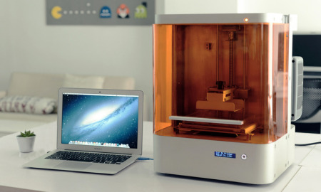 KickStarter生まれの光学造形方式3Dプリンタ「M-One」、日本でも販売決定