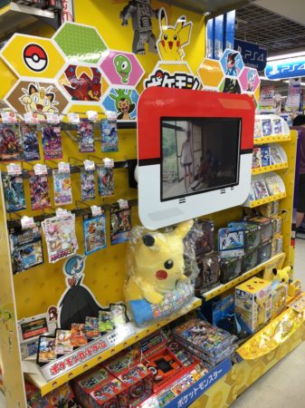 ビックカメラ、グループ各店に「Pokémon GO」に役立つグッズの特設コーナーを設置