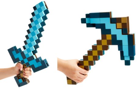マテル、「Minecraft」の「ダイヤの剣」などを忠実に再現した玩具を5月より日本でも販売