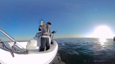 360Channel、VR釣りコンテンツ「辺見哲也と行く シーバス釣り in 東京湾」を配信開始