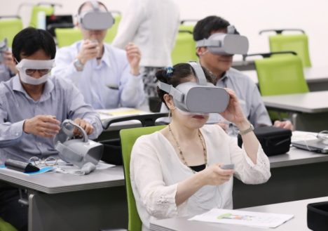 朝日新聞社、VRで認知症を理解するための「認知症フレンドリー講座」を開発