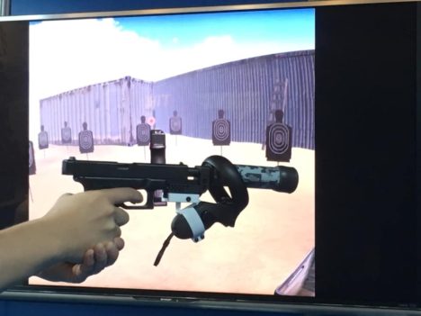 【TGS2019レポート】重さと反動があるのが楽しい！エアガンをそのまま使用したVR射撃「VR shooting trainer 2」
